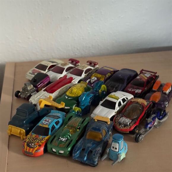 Lot of 19 Hot Wheels & Diecast Cars Toy Collectibles y2k & undated - Picture 9 of 11